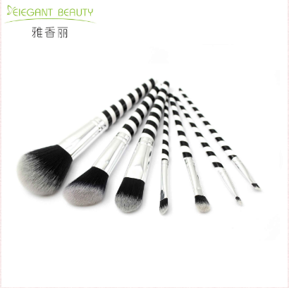 新買的化妝刷需要清洗么，該如何清洗呢？