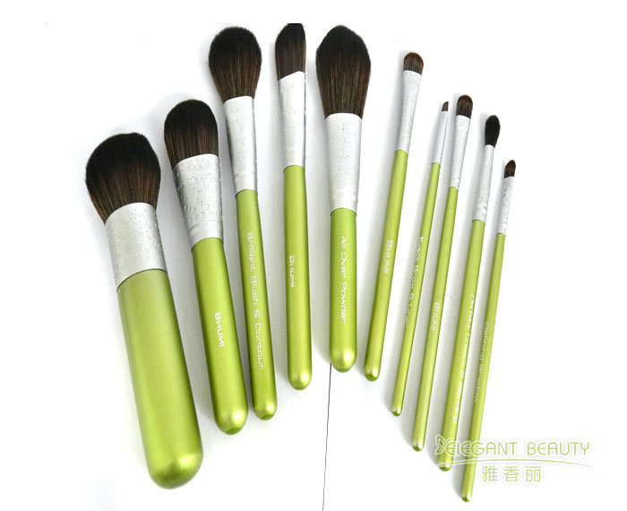 作為生產(chǎn)定制廠家，你們?nèi)绾未_保成套化妝刷的質(zhì)量與耐用性？