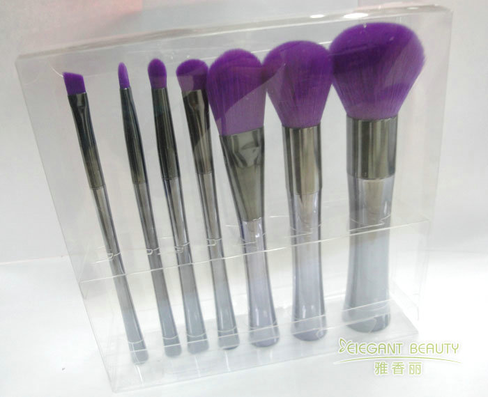 成套化妝刷中的每把刷子都有何特定用途？